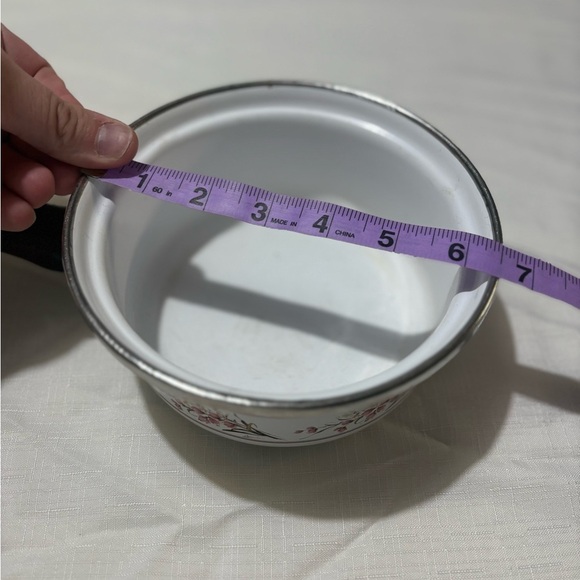 Vintage set of 4 White Floral Saucepans, Pans and Pots with Brown Handle - Picture 12 of 16